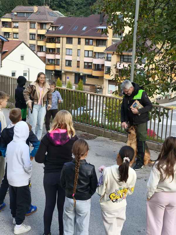 Matjaž in Rik v šoli